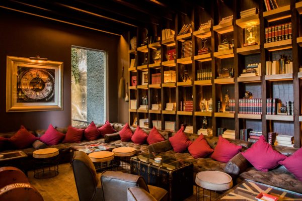 Nueve Nueve Cigar Room
