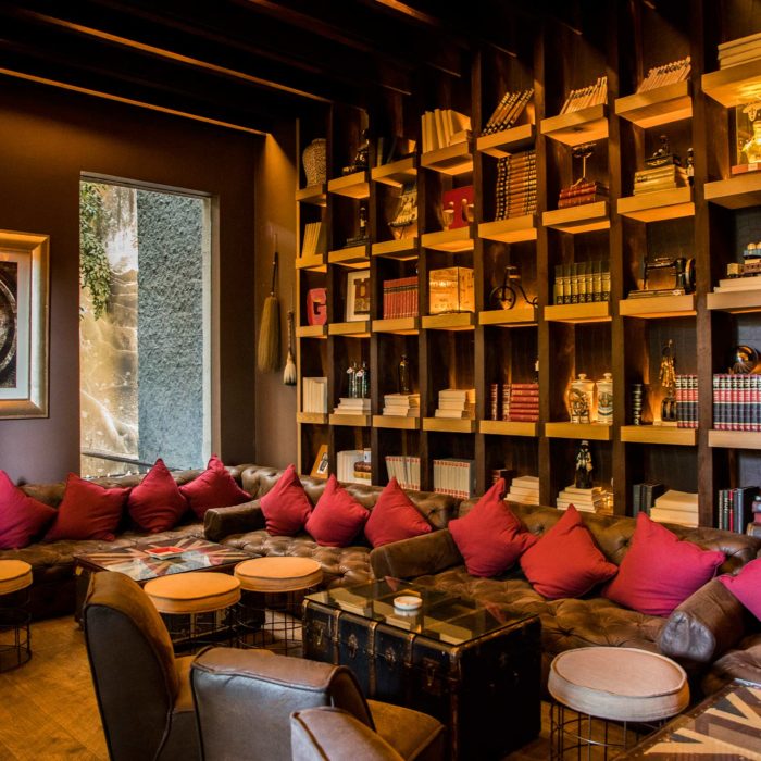 Nueve Nueve Cigar Room